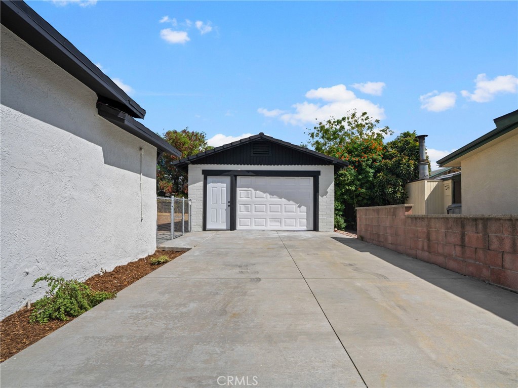 7121 Vine Property Photo 4