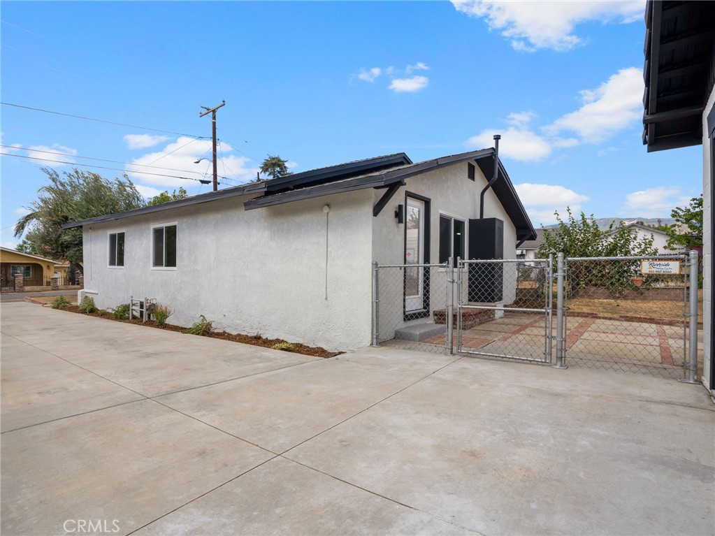 7121 Vine Property Photo 5