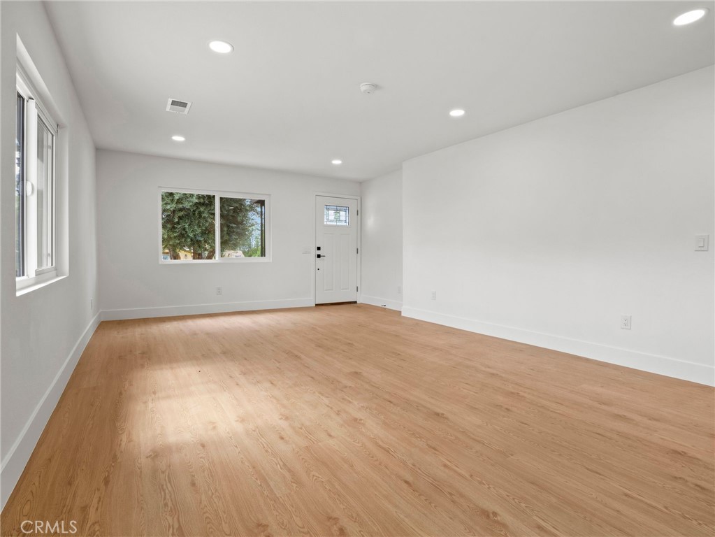 7121 Vine Property Photo 7