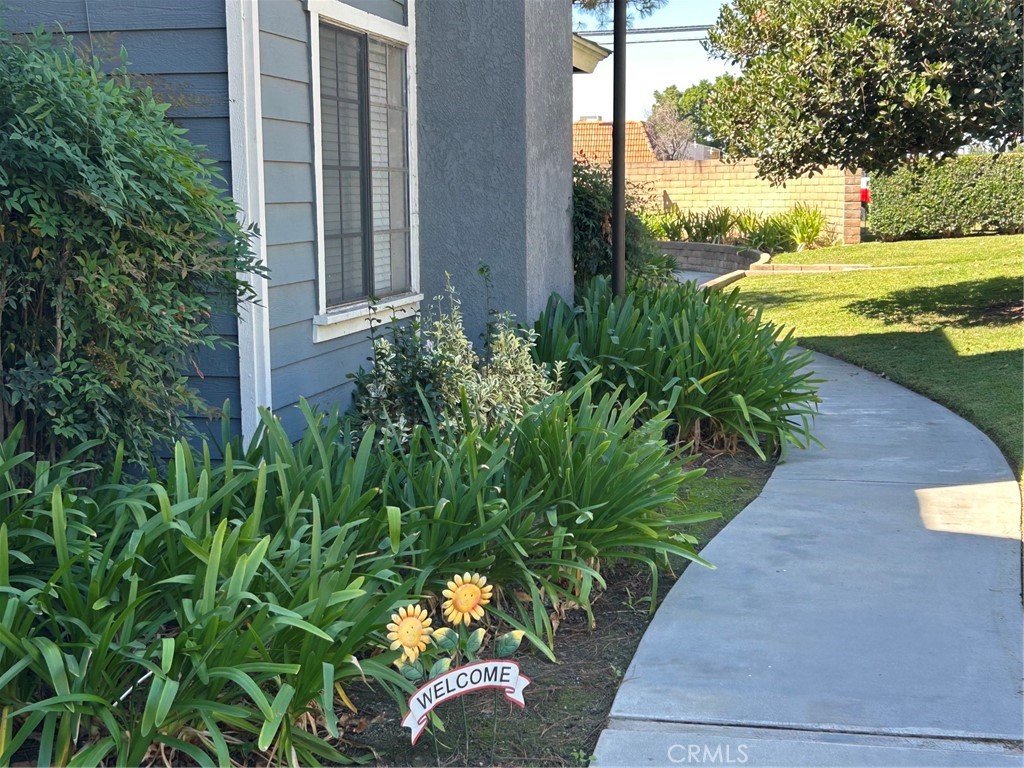 8760 1/2 Pine Crest Property Photo 2