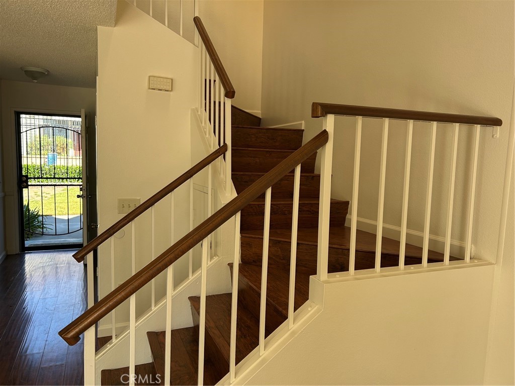 8760 1/2 Pine Crest Property Photo 6