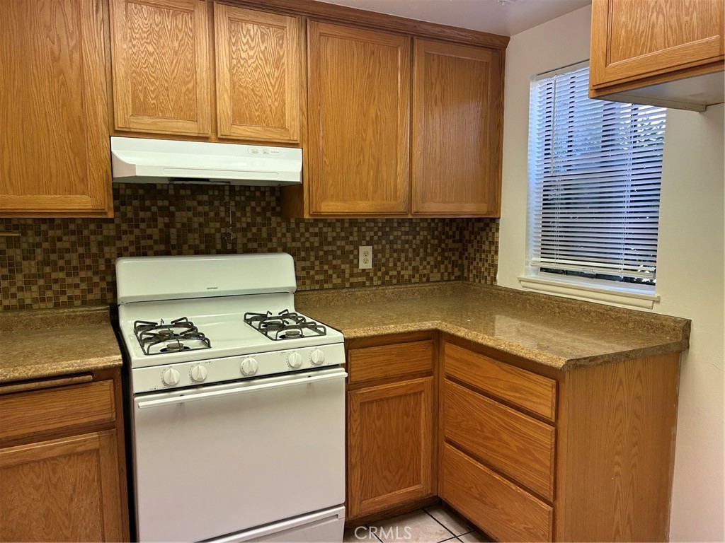 8760 1/2 Pine Crest Property Photo 7
