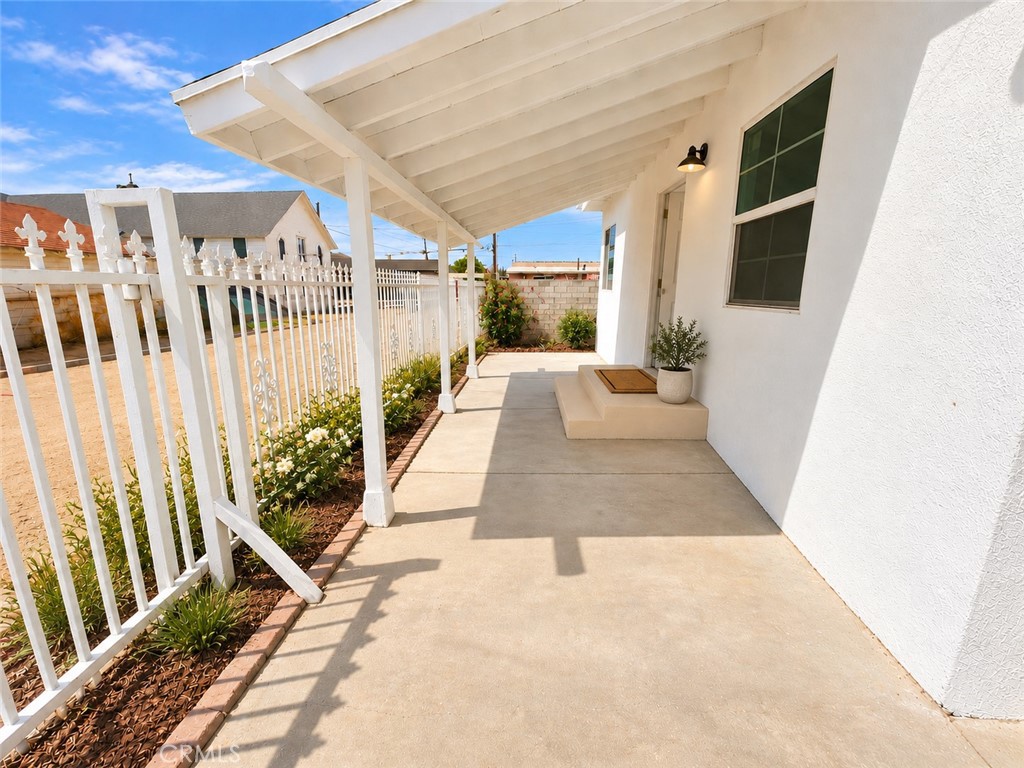 922 Center Street Property Photo 4