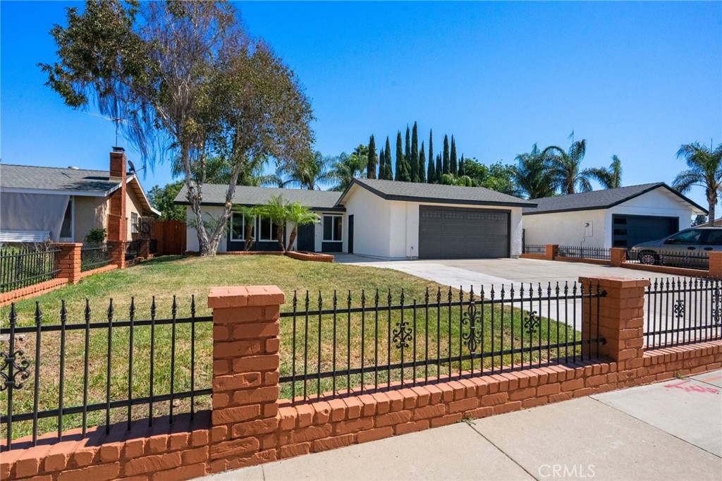 2863 S Cypress Point Property Photo 1