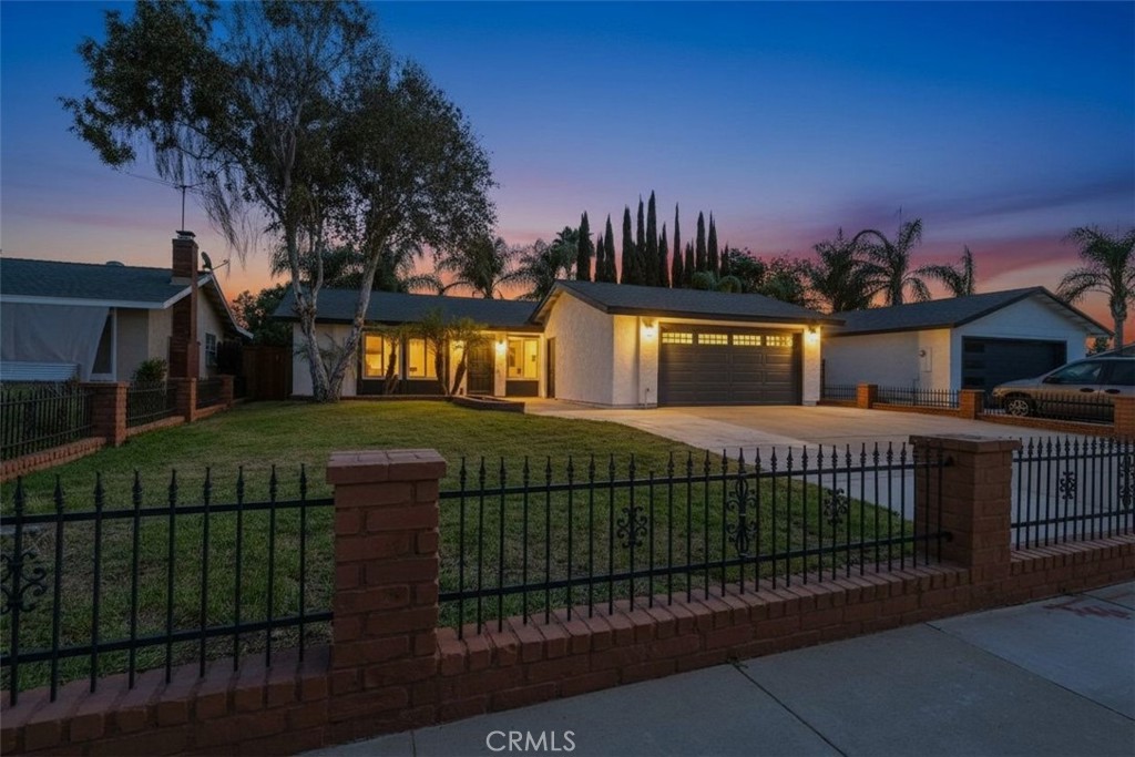 2863 S Cypress Point Property Photo 2