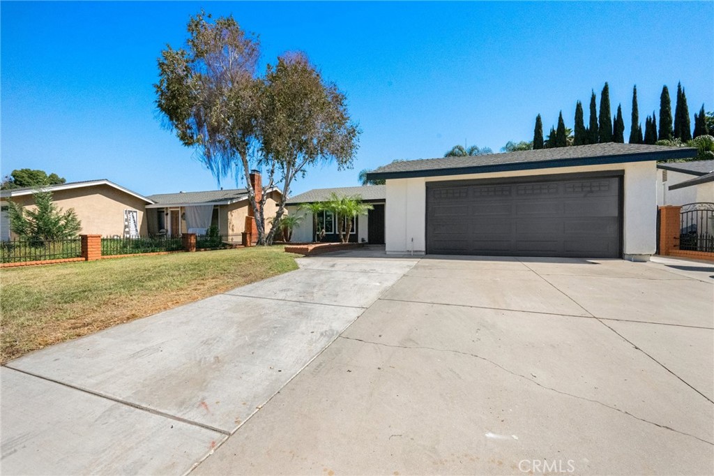 2863 S Cypress Point Property Photo 3