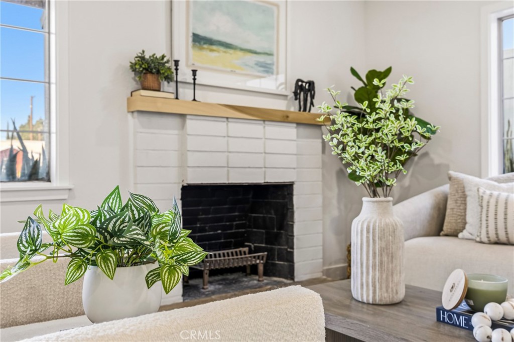 5976 Los Feliz Property Photo 4
