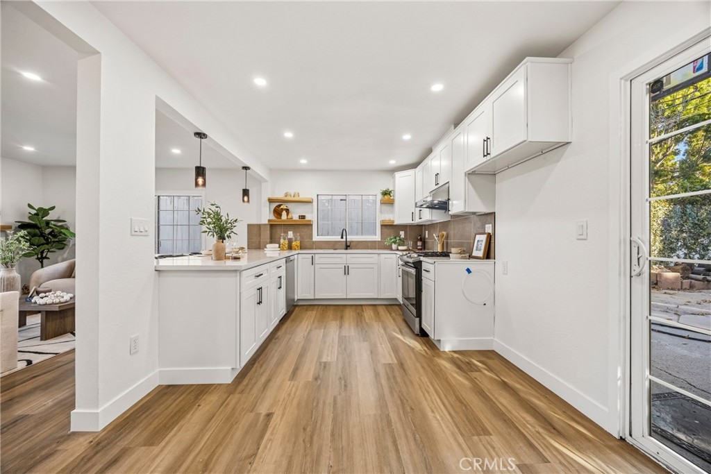 5976 Los Feliz Property Photo 7
