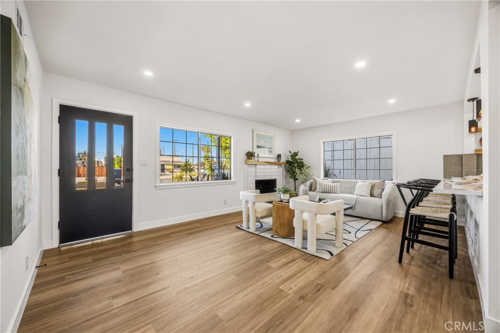 5976 Los Feliz Property Photo 14