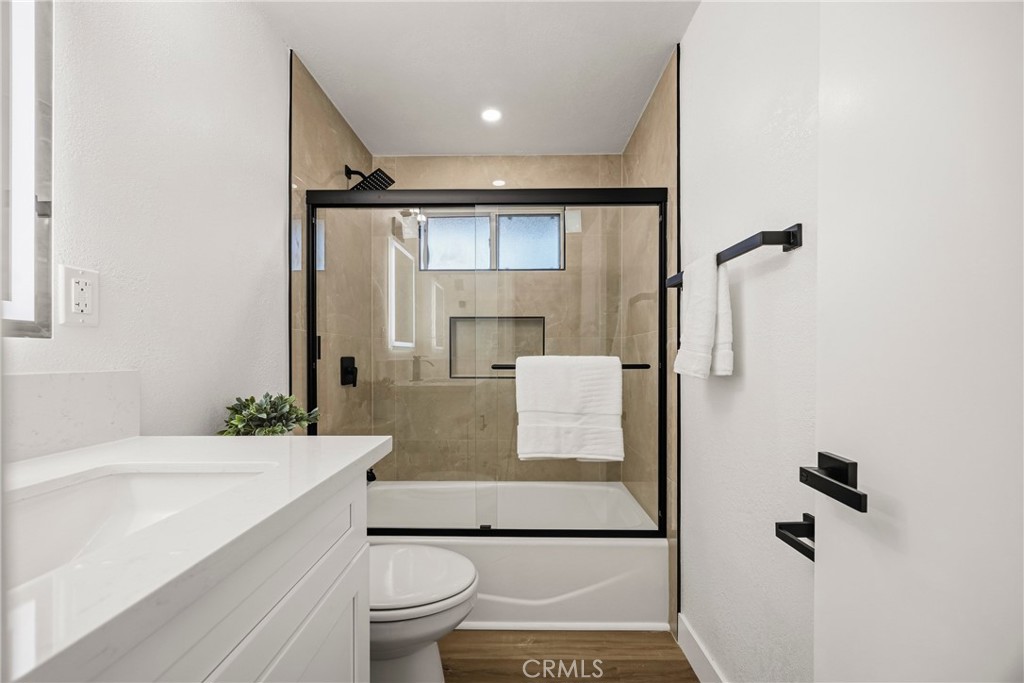 5976 Los Feliz Property Photo 24