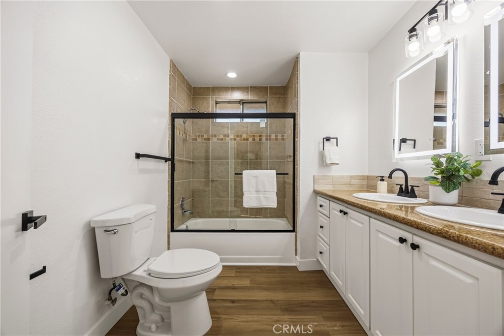 5976 Los Feliz Property Photo 32