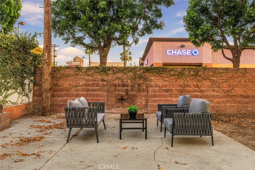 5976 Los Feliz Property Photo 54