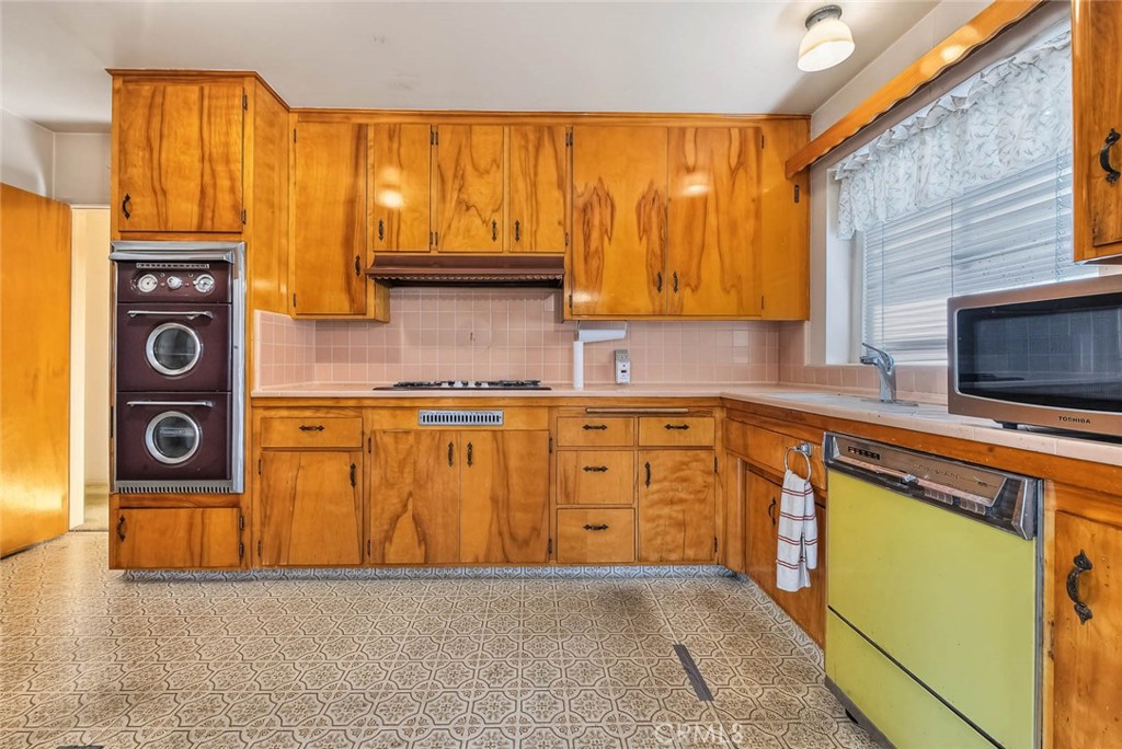 2441 Foxdale Property Photo 12