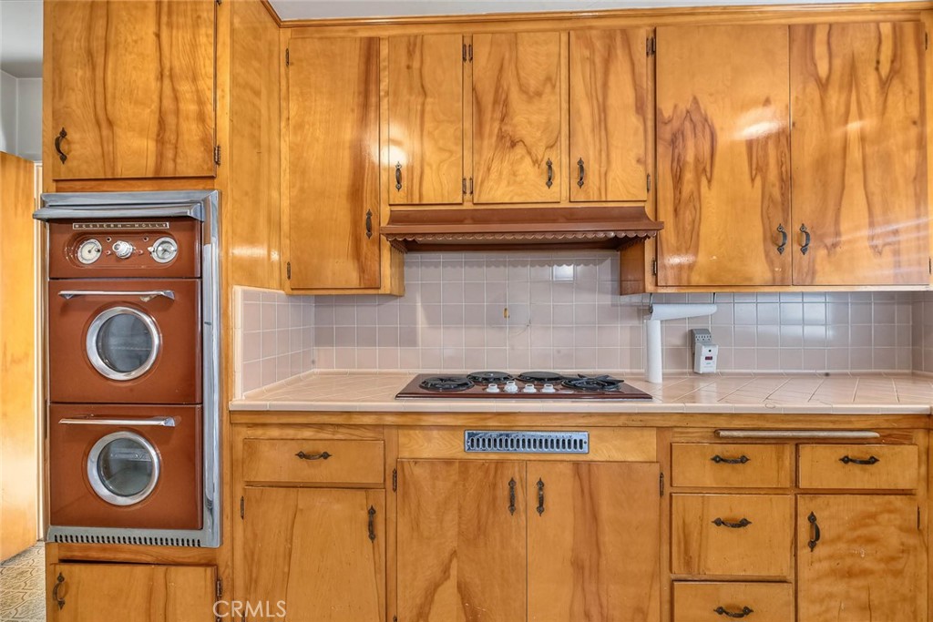 2441 Foxdale Property Photo 13