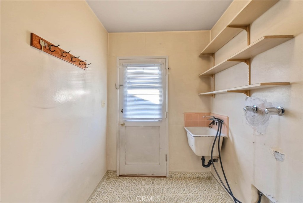 2441 Foxdale Property Photo 14