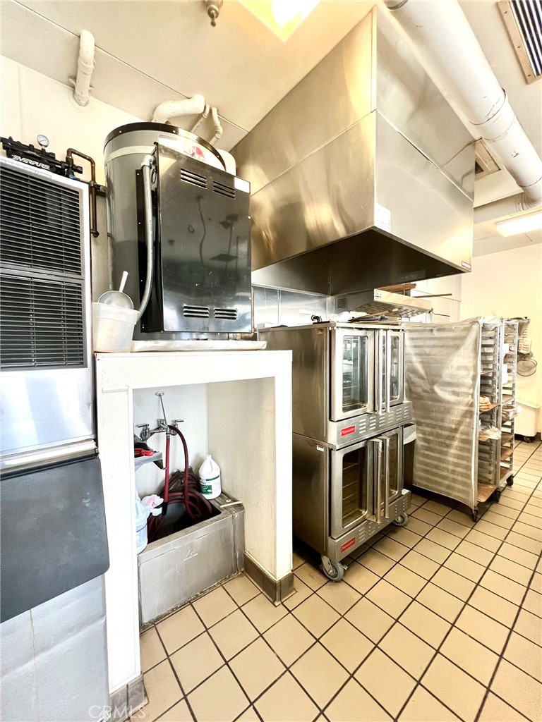 E Colorado Boulevard Property Photo 1