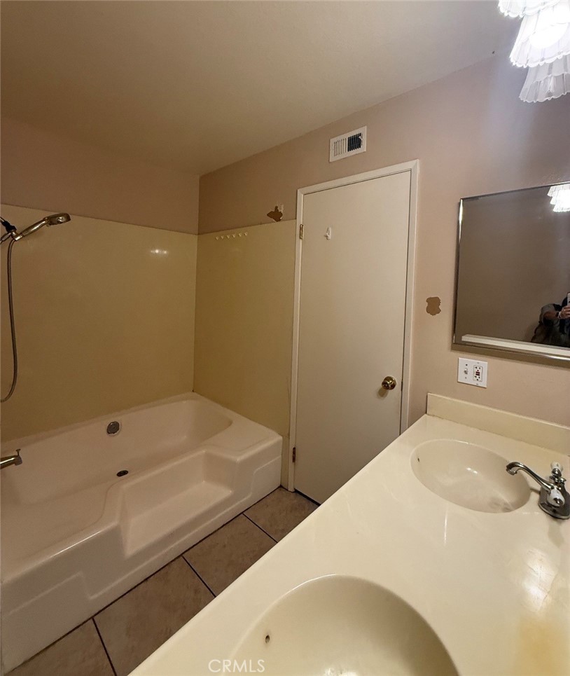 2732 E Melissa Property Photo 9