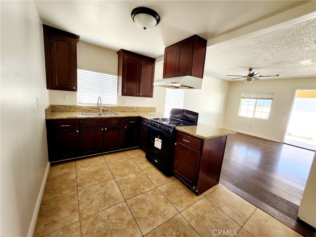 115 W Sunkist Street Property Photo 3