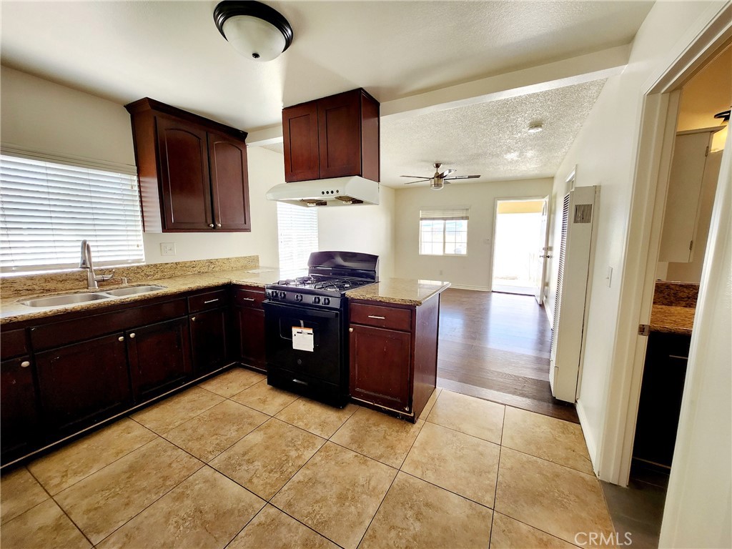 115 W Sunkist Street Property Photo 4