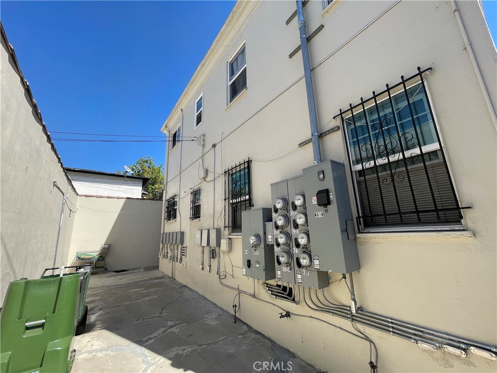 421 N Mott Property Photo 8