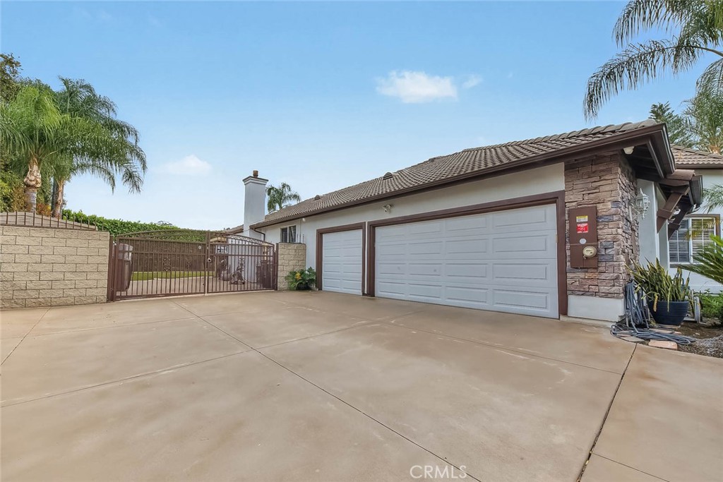 2885 Citrocado Ranch Street Property Photo 4