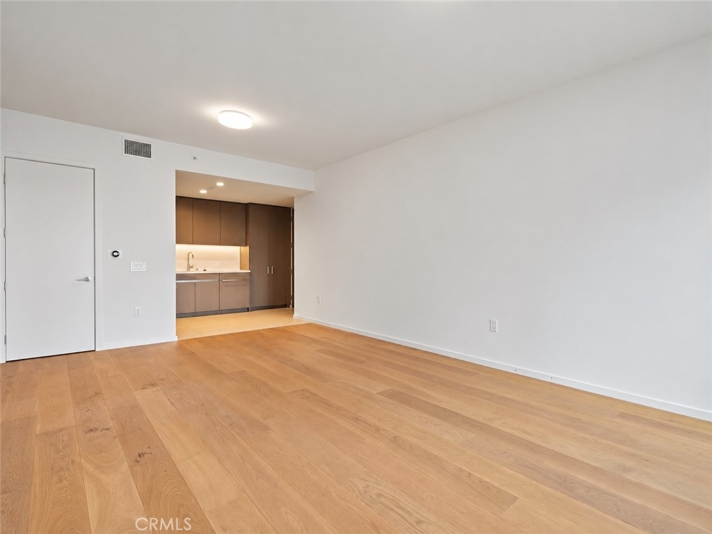 889 Francisco Street 2910 Property Photo 5