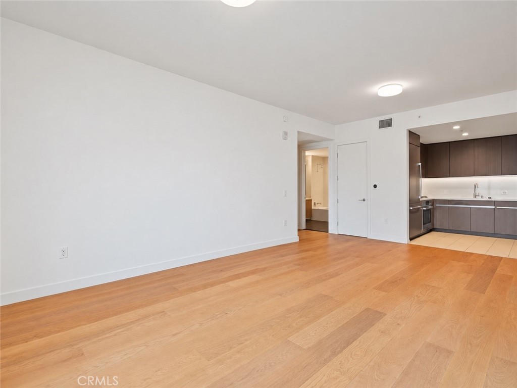 889 Francisco Street 2910 Property Photo 7