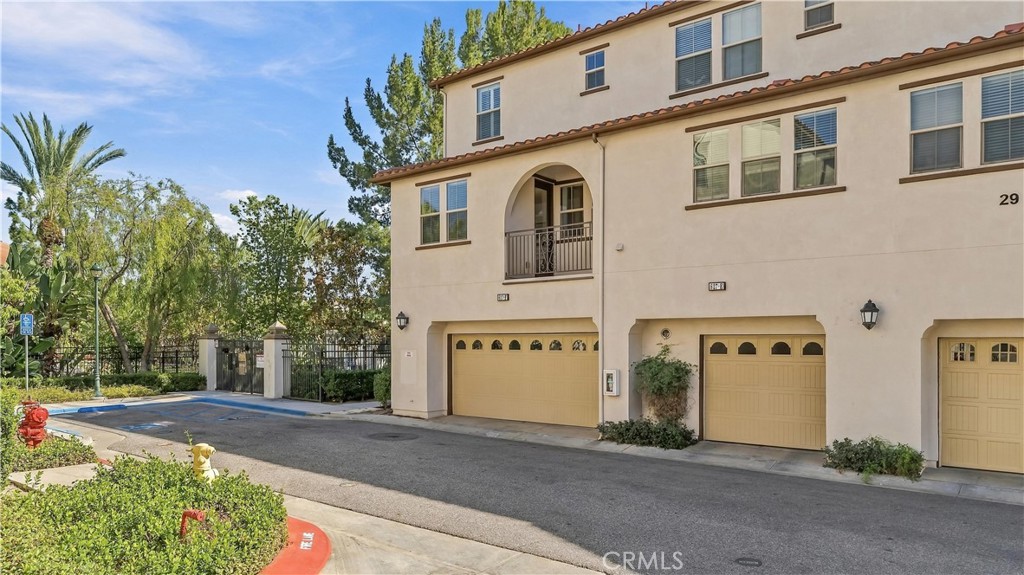 827 The Promenade F Property Photo 1