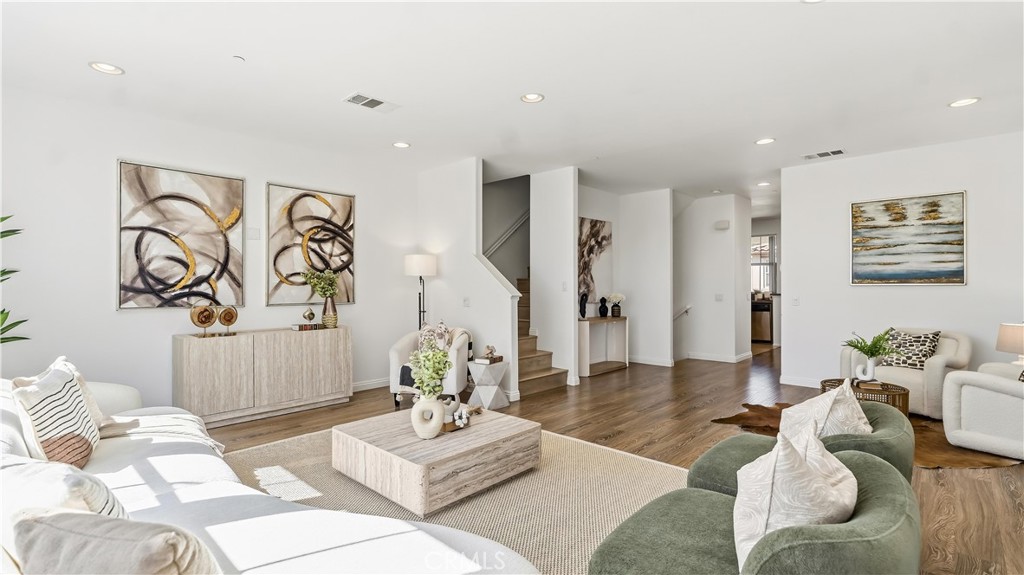 827 The Promenade F Property Photo 7