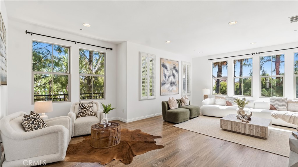 827 The Promenade F Property Photo 8