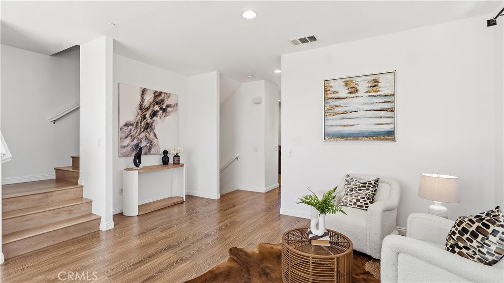 827 The Promenade F Property Photo 9