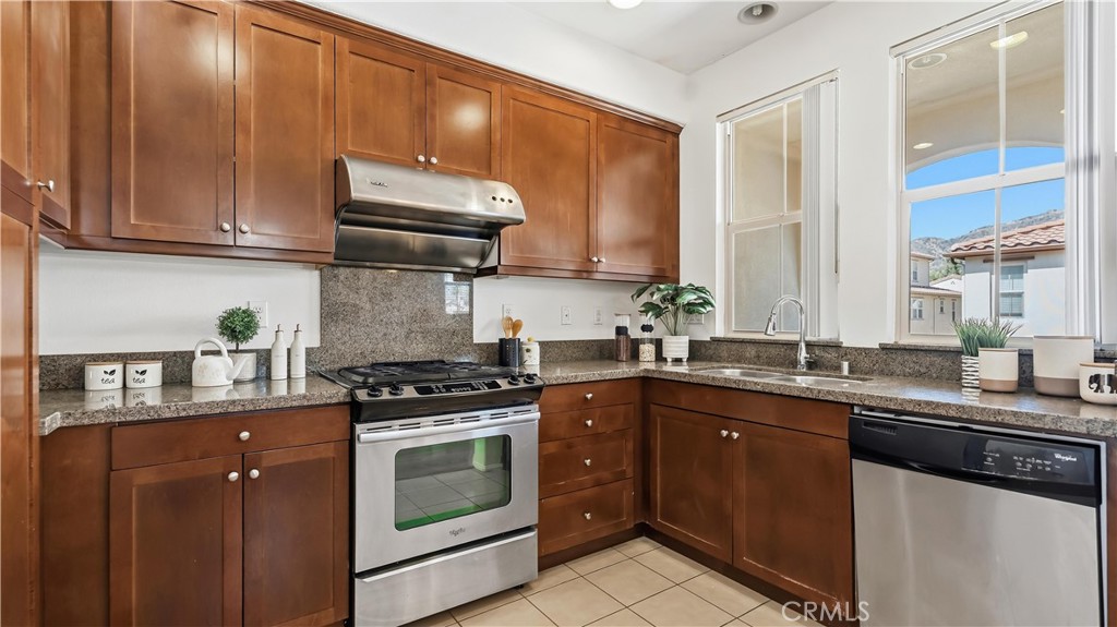 827 The Promenade F Property Photo 11