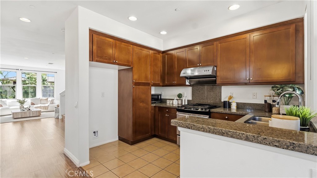827 The Promenade F Property Photo 12