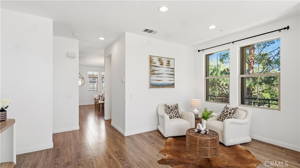827 The Promenade F Property Photo 18