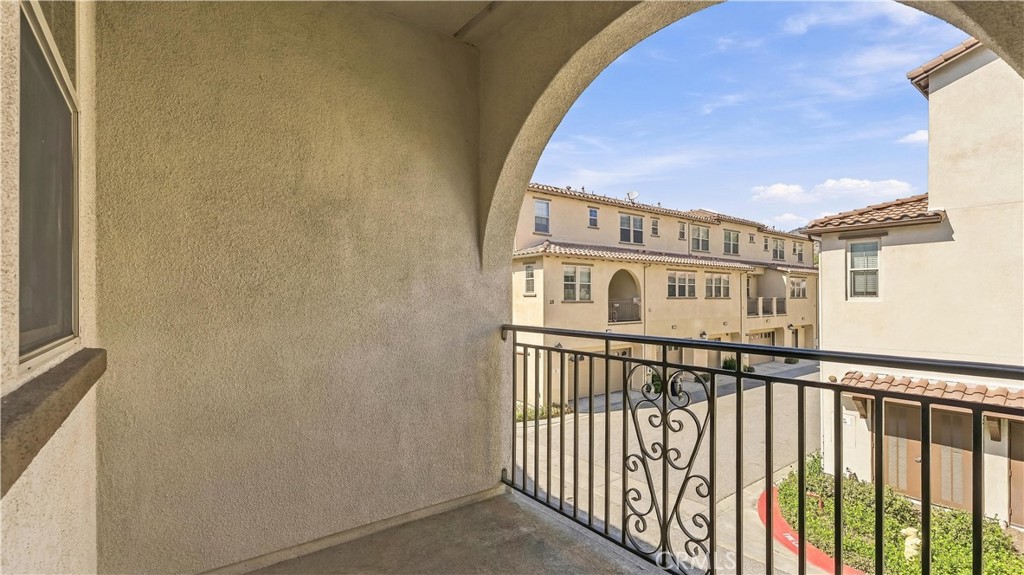 827 The Promenade F Property Photo 32