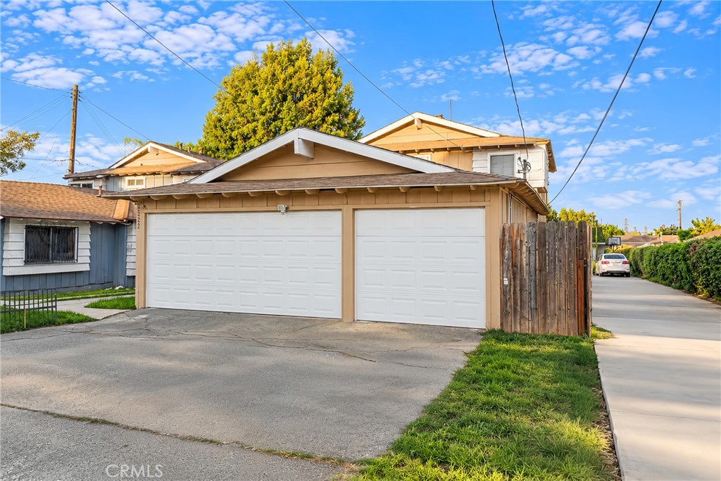 2522 Strathmore Property Photo 5