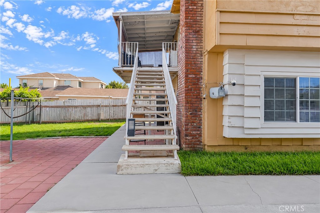 2522 Strathmore Property Photo 6
