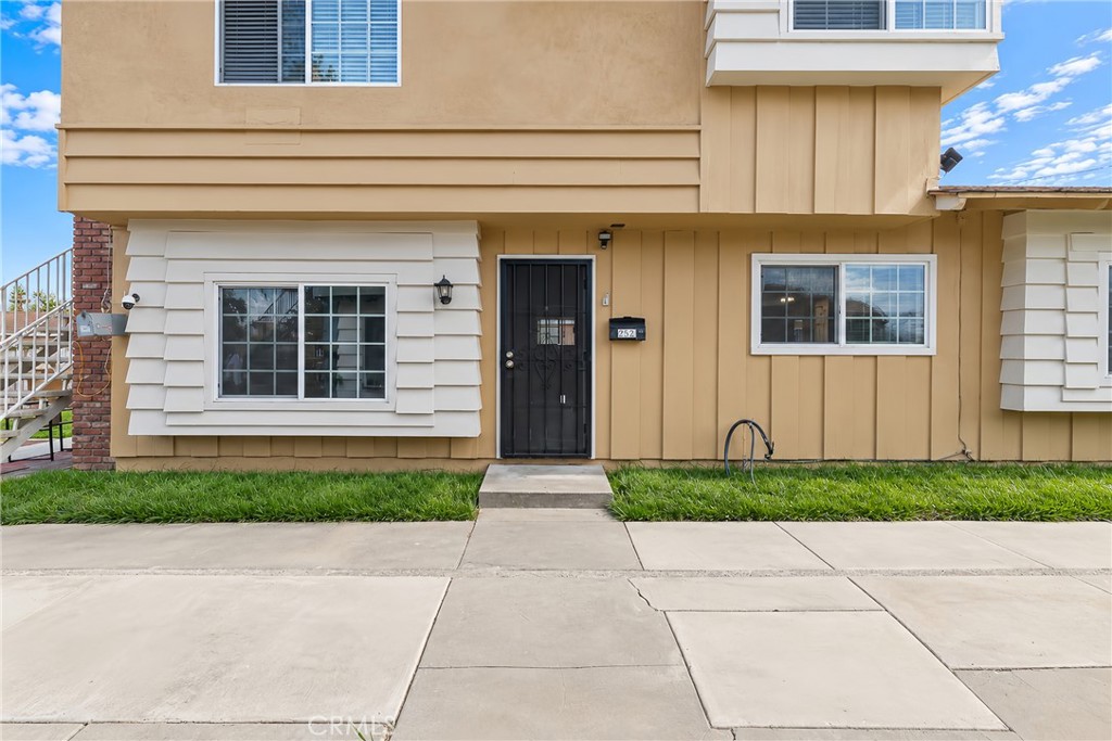 2522 Strathmore Property Photo 7