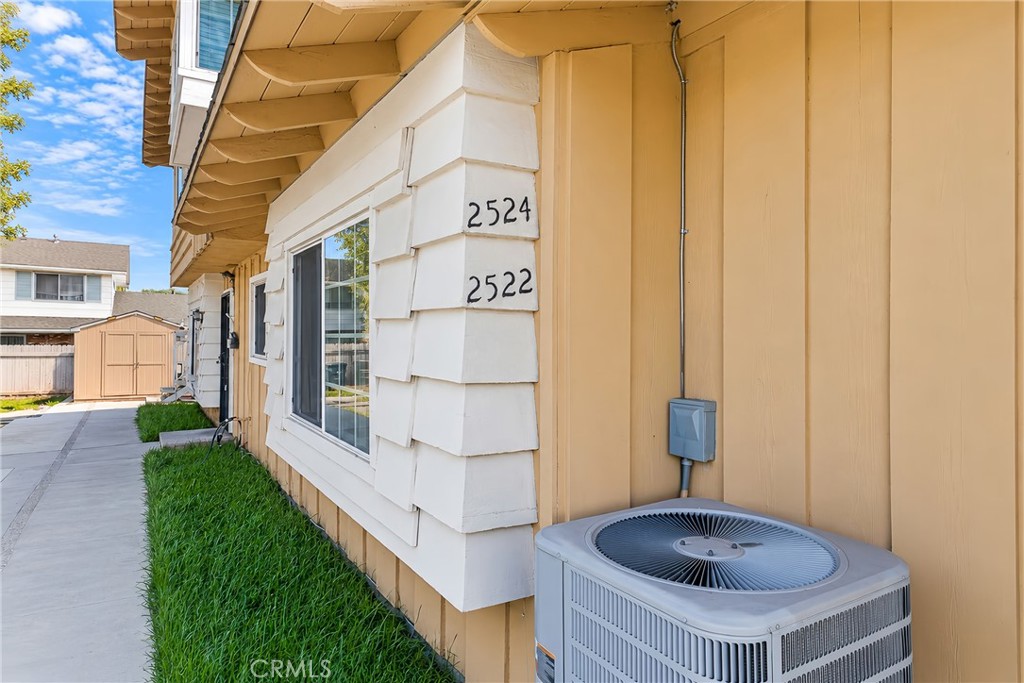 2522 Strathmore Property Photo 8