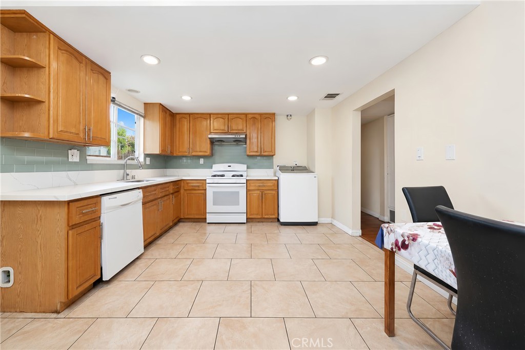 2522 Strathmore Property Photo 17
