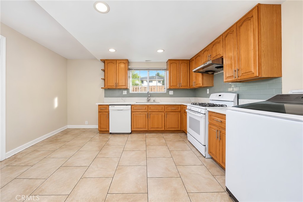 2522 Strathmore Property Photo 18