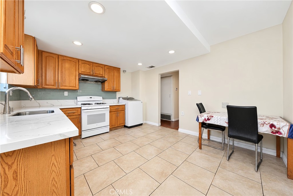 2522 Strathmore Property Photo 19