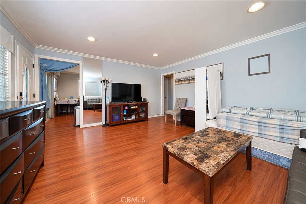 2522 Strathmore Property Photo 25