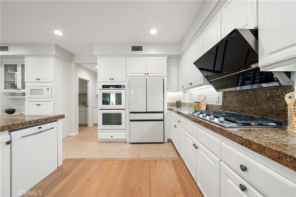 25 Garnet Property Photo 19