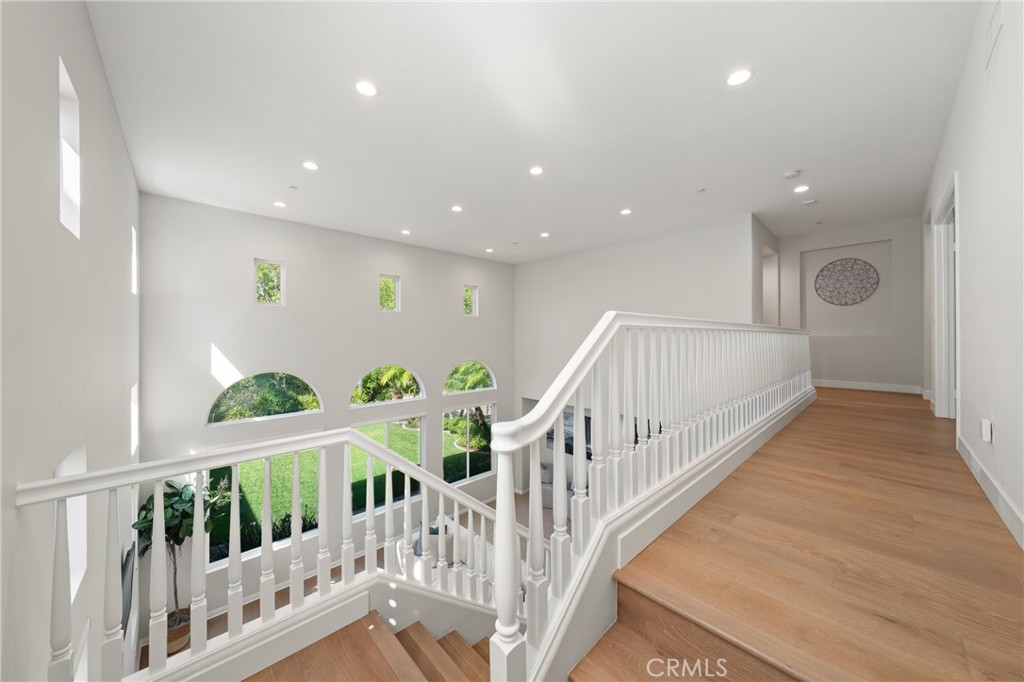 25 Garnet Property Photo 24