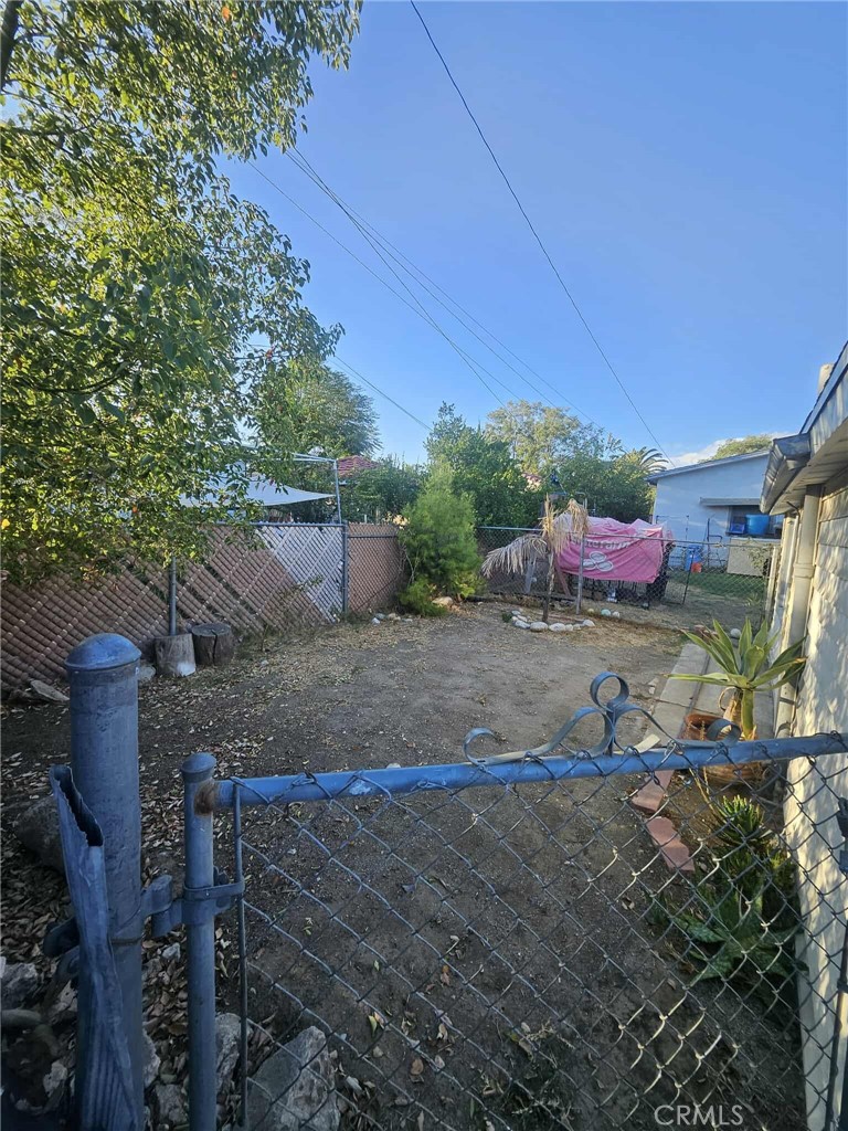 814 E E Street Property Photo 5