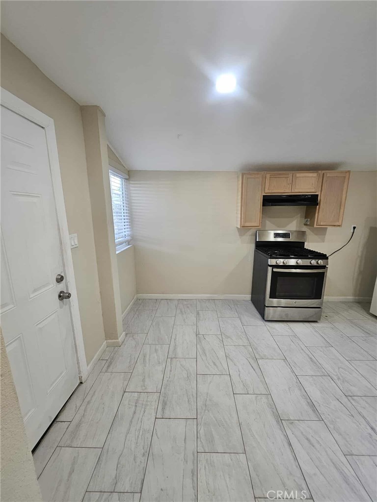 814 E E Street Property Photo 6