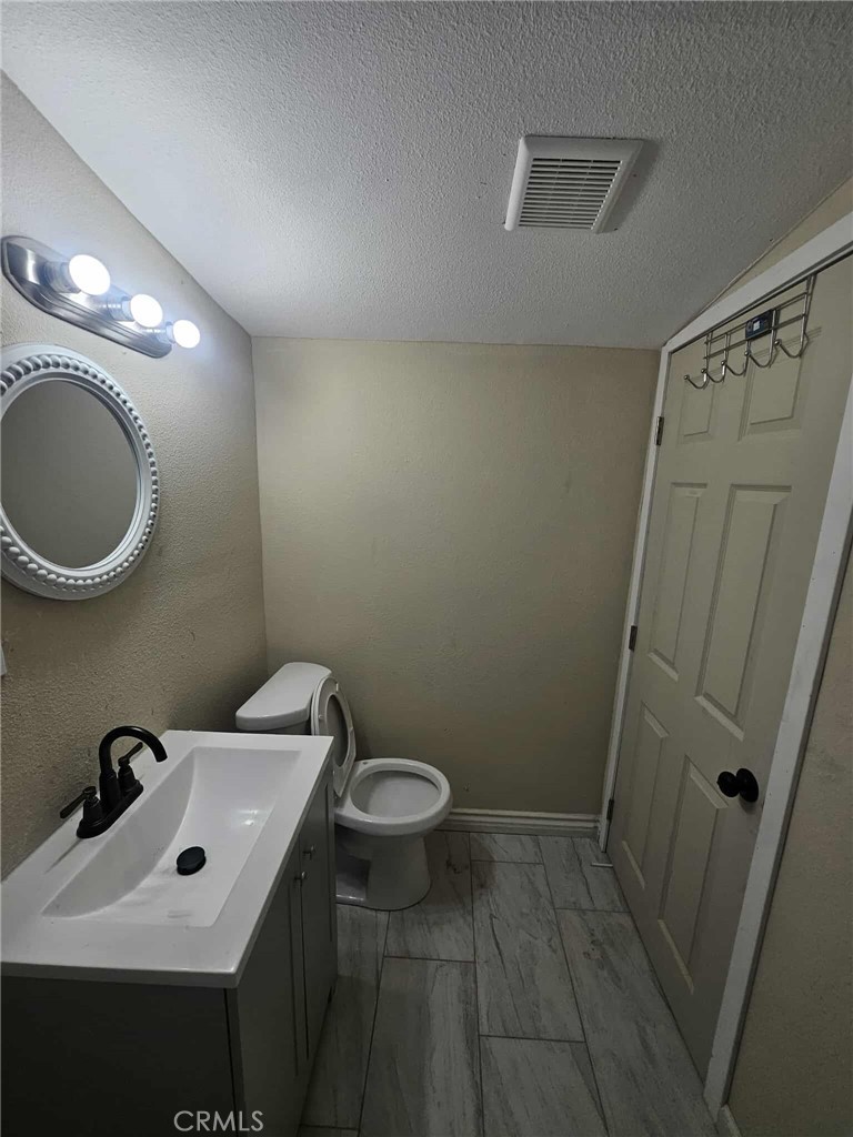 814 E E Street Property Photo 13