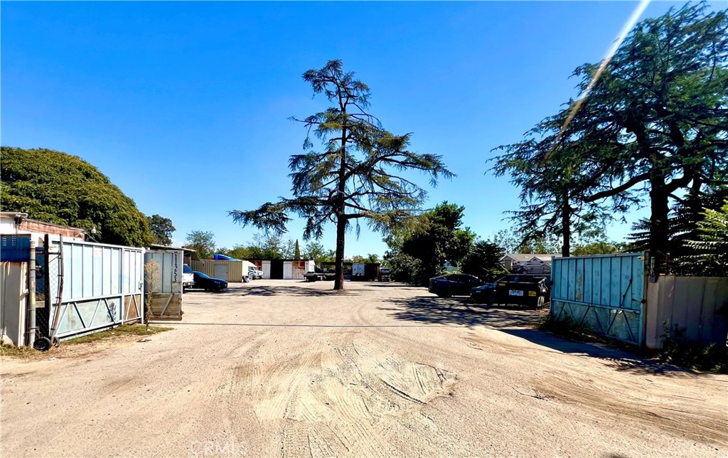 11253 Roswell Property Photo 2
