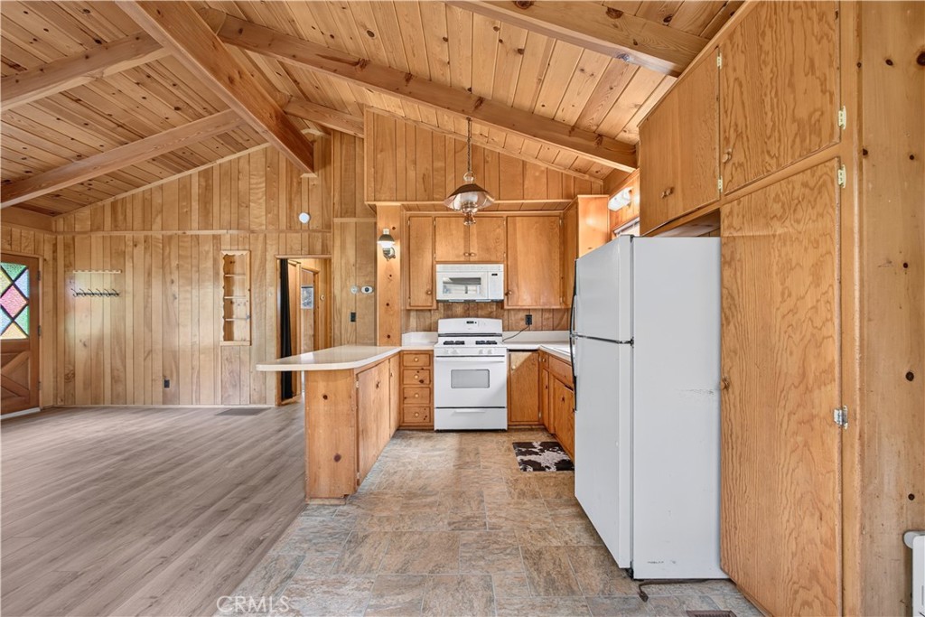26720 Redstart Property Photo 6